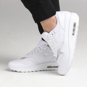NIKE AIR MAX 1 👟